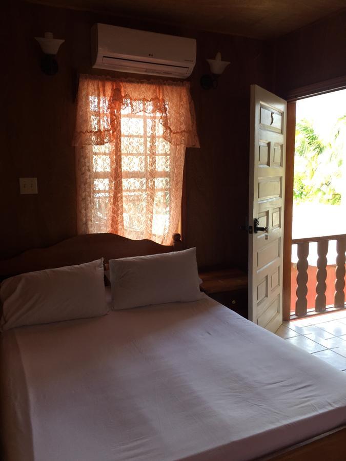 Blue Wave Guest House Caye Caulker Ngoại thất bức ảnh